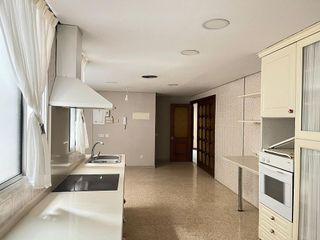 Piso en venta en Los Remedios en Sevilla