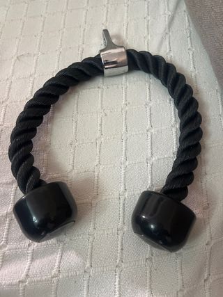 Cuerda Tríceps Negra con Agarre Cromado