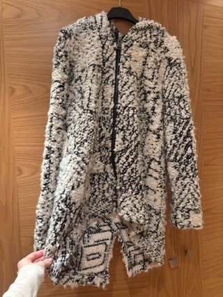 Abrigo efecto lana blanco y negro