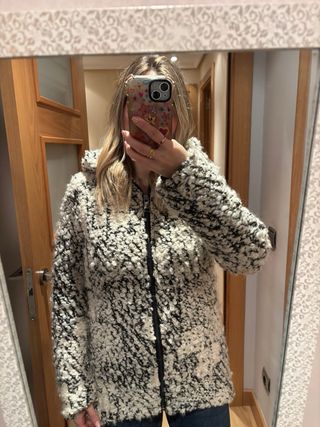 Abrigo efecto lana blanco y negro