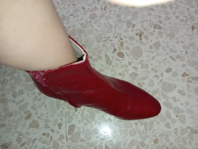 Botas de tacón rojas