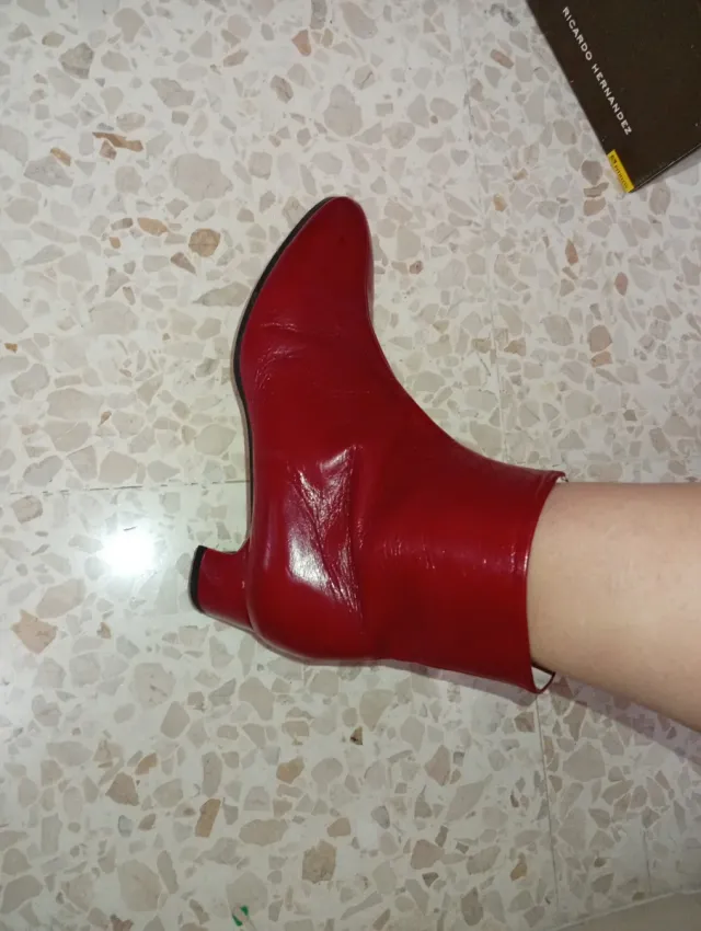 Botas de tacón rojas