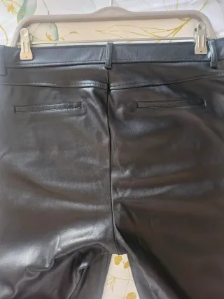 Pantalón imipiel negro boot cut