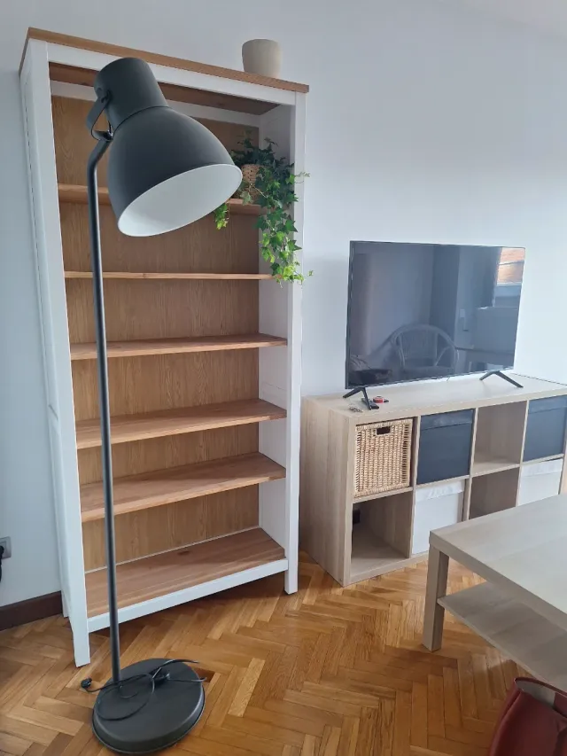 Lámpara de pie gris metálica modelo Hektar de Ikea