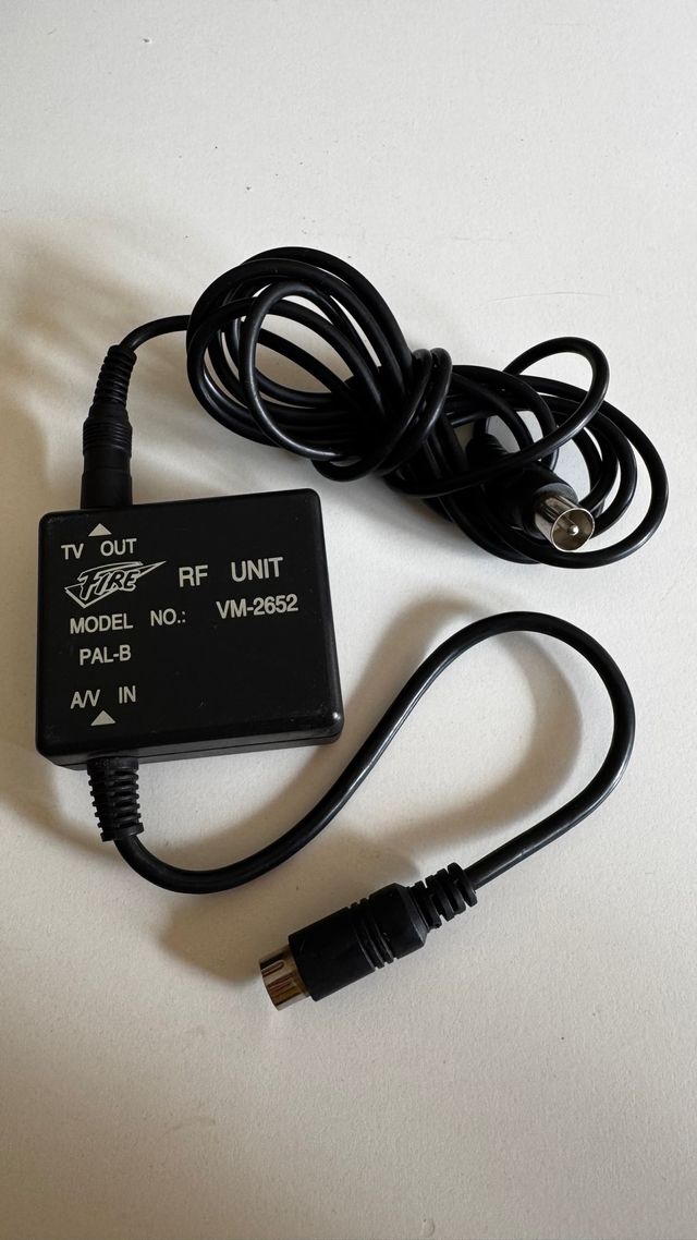 Adaptador RF FIRE VM-2652 para consolas Sega