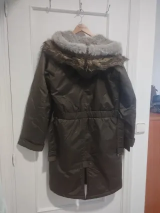 Chaquetón capucha forrada mujer T. 40-42