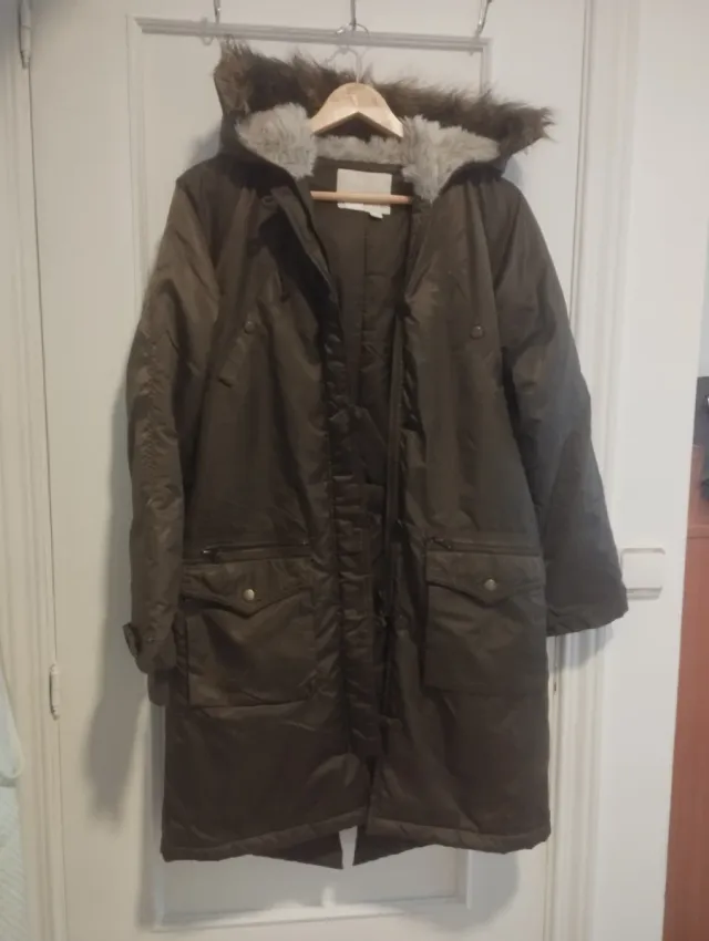 Chaquetón capucha forrada mujer T. 40-42