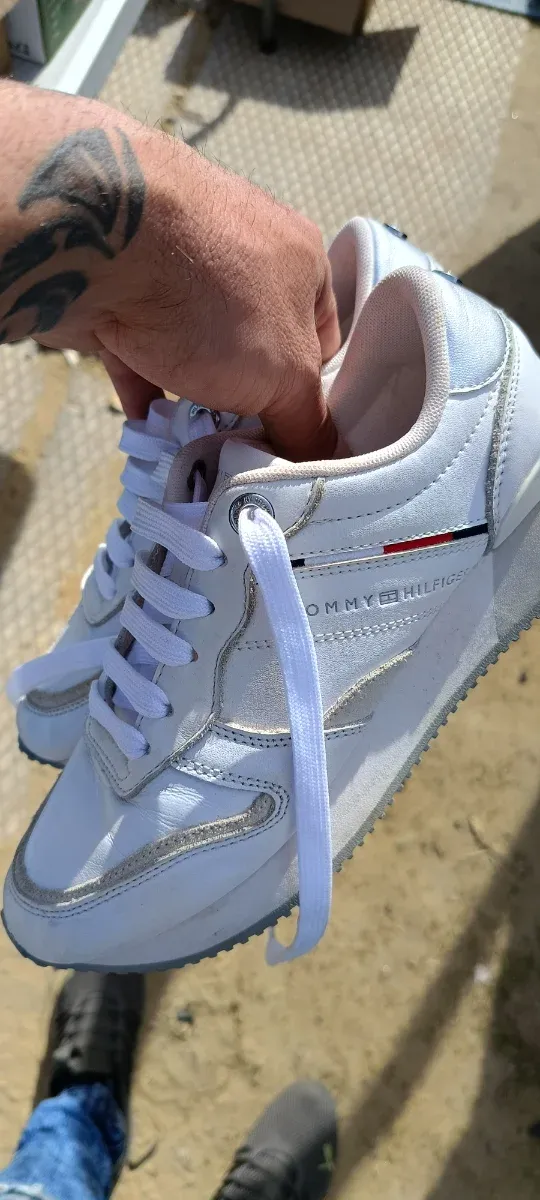 Botines Tommy Hilfiger Plata y Blanco