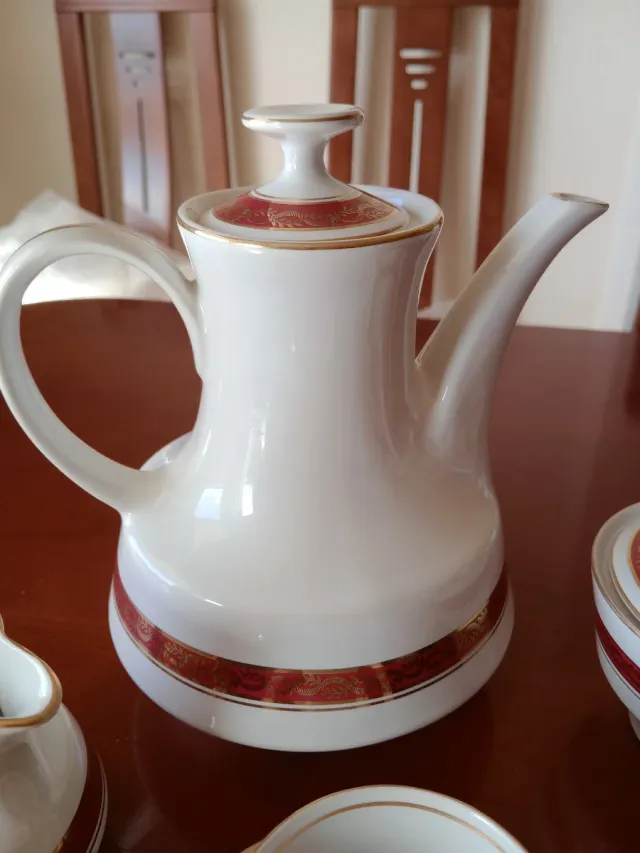 Juego de café completo blanco y dorado