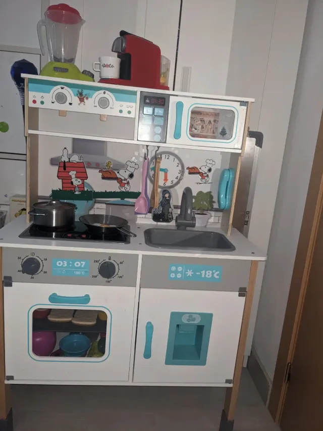 Cocina de madera infantil con accesorios
