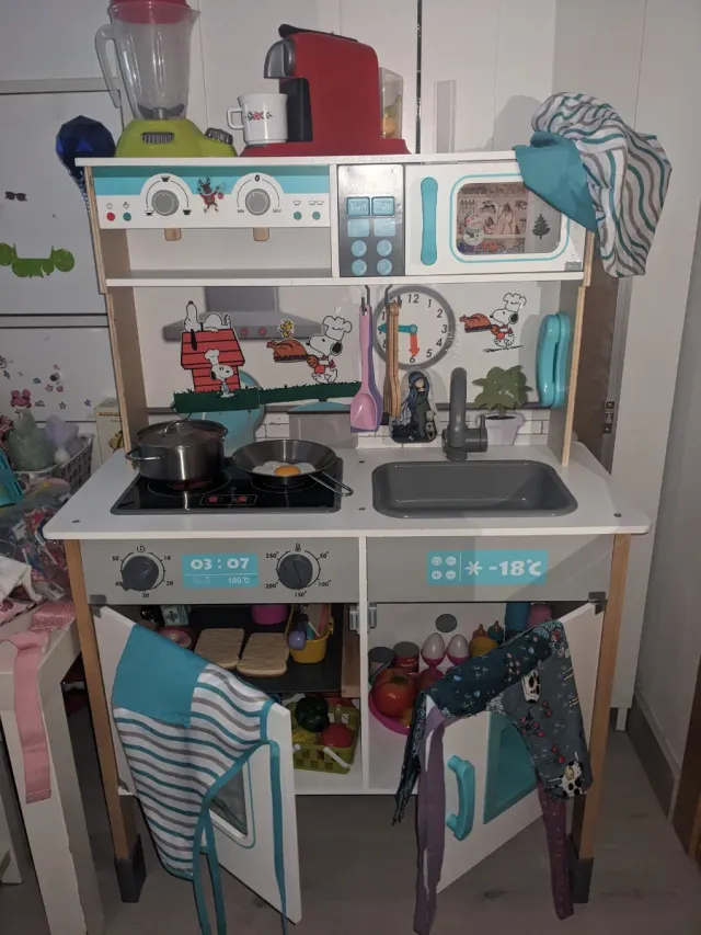 Cocina de madera infantil con accesorios