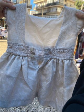 Vestido de fiesta para niña beige y blanco