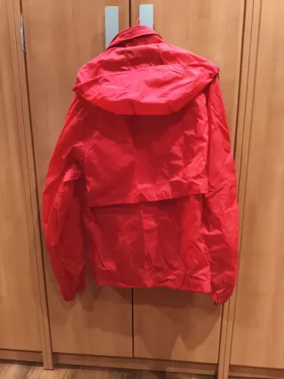Traje de plástico rojo