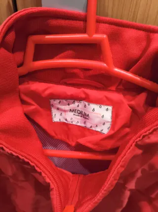 Traje de plástico rojo