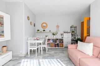 Piso en venta en Colores - Entreparques en Sevilla