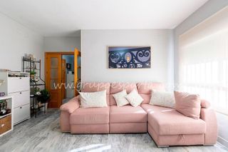 Piso en venta en Colores - Entreparques en Sevilla