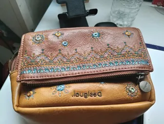 Bolso Desigual marrón y multicolor bordado