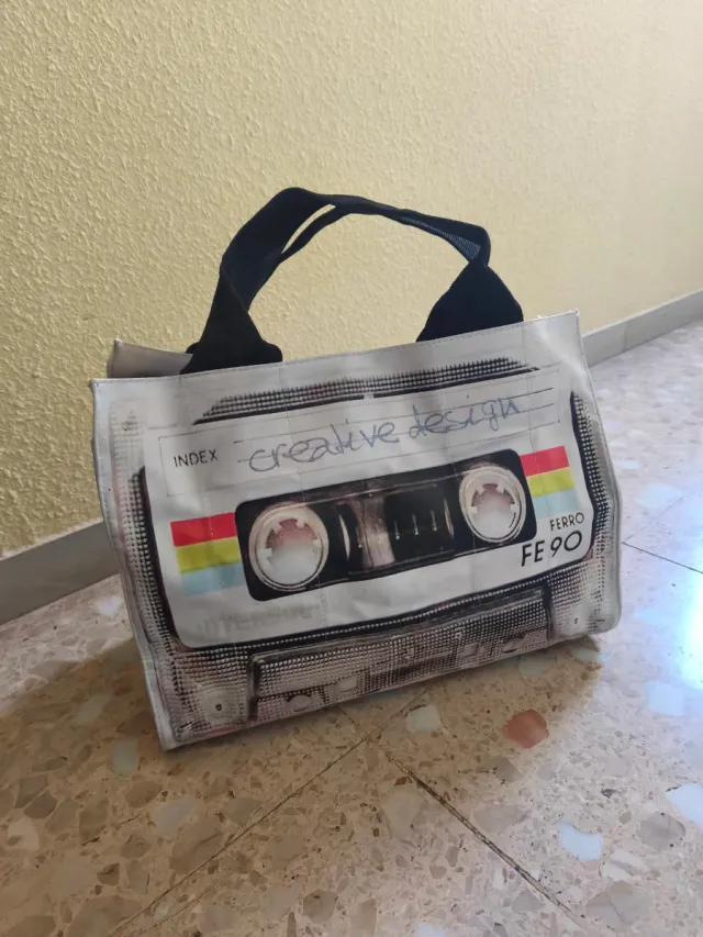 Bolso estilo cassette retro