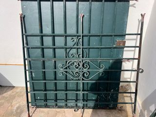 Reja de ventana metálica verde 1,35x1,35