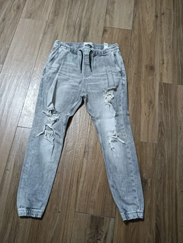 Pantalón vaquero Bershka desgastado