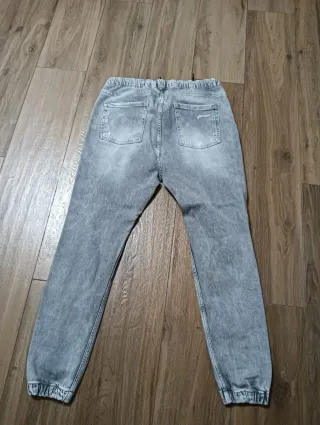 Pantalón vaquero Bershka desgastado