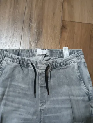 Pantalón vaquero Bershka desgastado