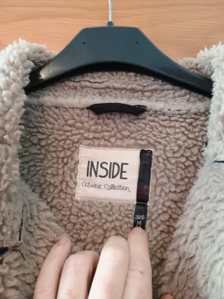 Cazadora INSIDE chica negra de borreguito.