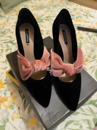 Zapatos tacón Stradivarius ante rosa y negro