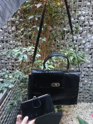 Bolso de mano piel serpiente negro