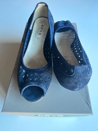 Zapatos tacón bajo ante azul marino Keys talla 38