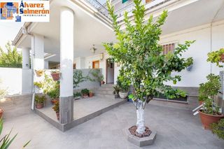 Casa adosada en venta en Atarfe