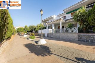 Casa adosada en venta en Atarfe