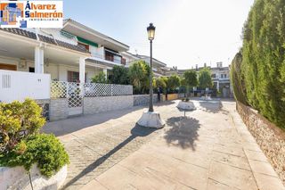 Casa adosada en venta en Atarfe