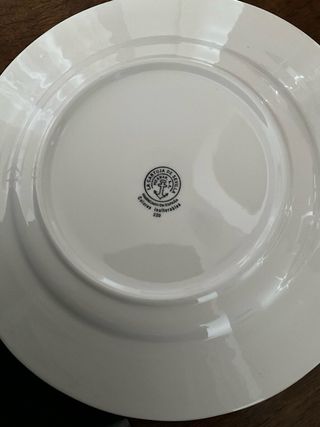 Preciosa Vajilla Cartuja Roja y Blanca. 19 Piezas.