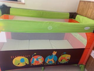 Cuna de viaje OLMİTOS con estampado infantil