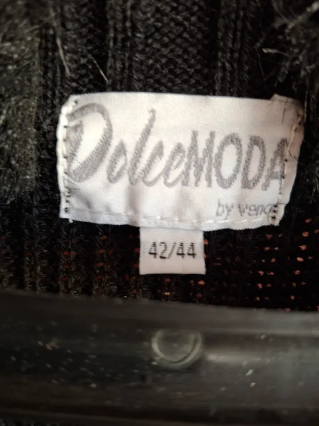 Chaqueta larga negra con cinturón