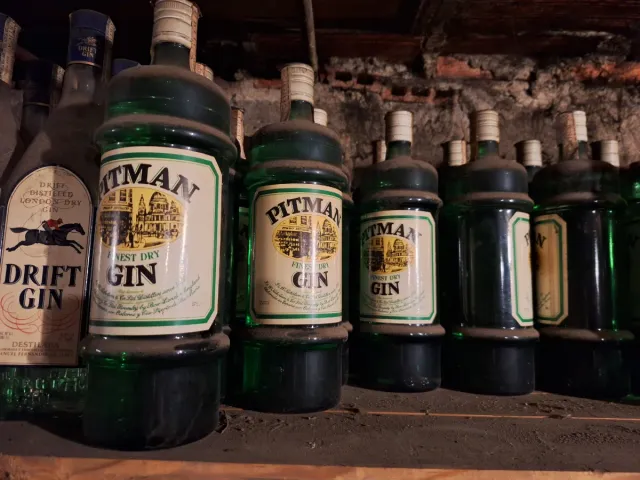 Bottiglie antiche di varie classi per la decorazione