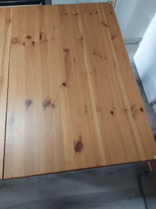 Mesa de cocina abatible de madera y 2 sillas