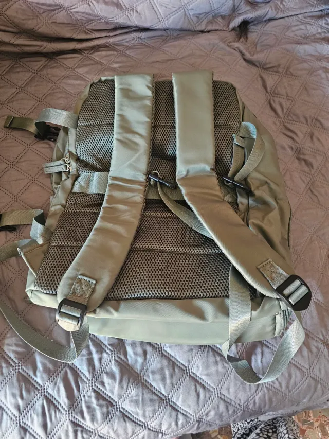 Mochila de viaje gris/verde Medida 40x30x20