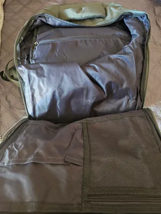 Mochila de viaje gris/verde Medida 40x30x20