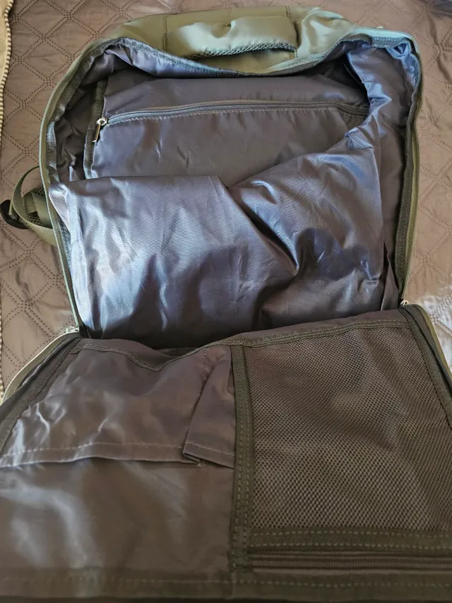 Mochila de viaje gris/verde Medida 40x30x20