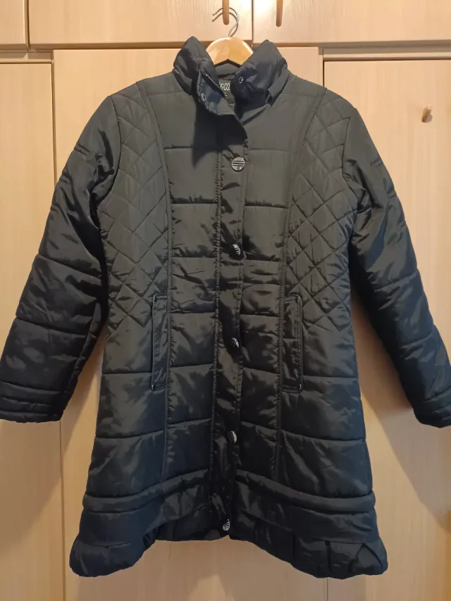 Abrigo negro acolchado