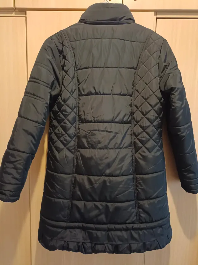 Abrigo negro acolchado