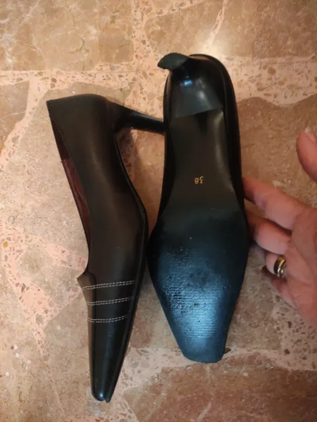 Zapatos de tacón negros