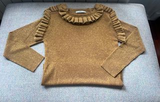 Jersey Uterqüe dorado con volantes