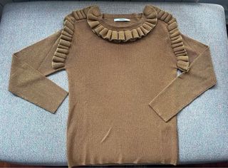 Jersey Uterqüe dorado con volantes