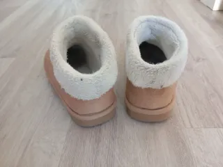 Botas beige con forro blanco