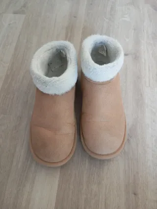 Botas beige con forro blanco