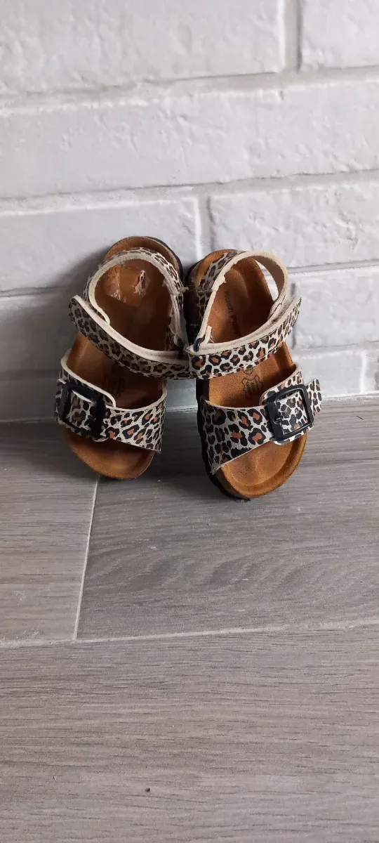 Sandalias bebé animal print