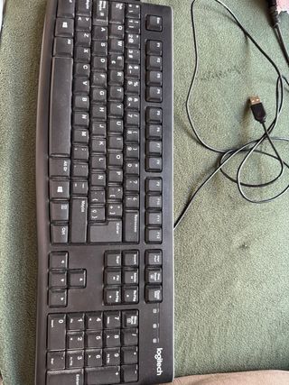 Pantalla Acer P194W Negra y otros accesorios